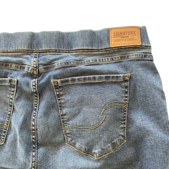 Levi Strauss Slimming Plus Size 20 Bermuda Jean Shorts Pull-on Totally Shaping - Picture 3 of 13